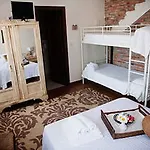 Santa Ana 4*